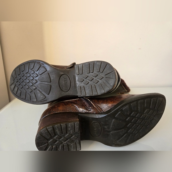 BORN CROWN crinkled brown leather tall boots. Size 6M - Picture 12 of 15